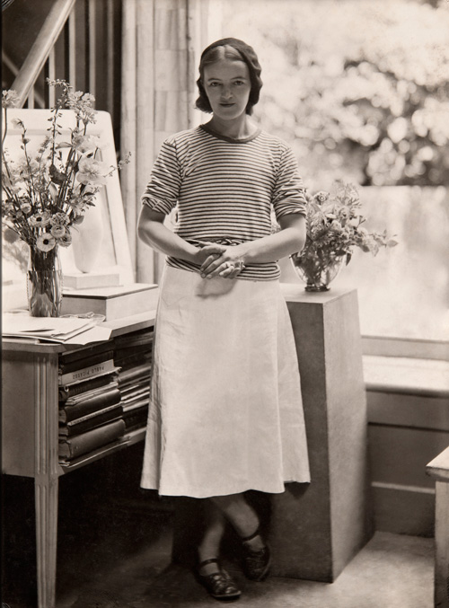 Hepworth in the Mall Studio, London, 1933. Photograph: Paul Laib. The Barbara Hepworth Photograph Collection. © The de Laszlo Collection of Paul Laib Negatives, Witt Library, The Courtauld Institute of Art, London.