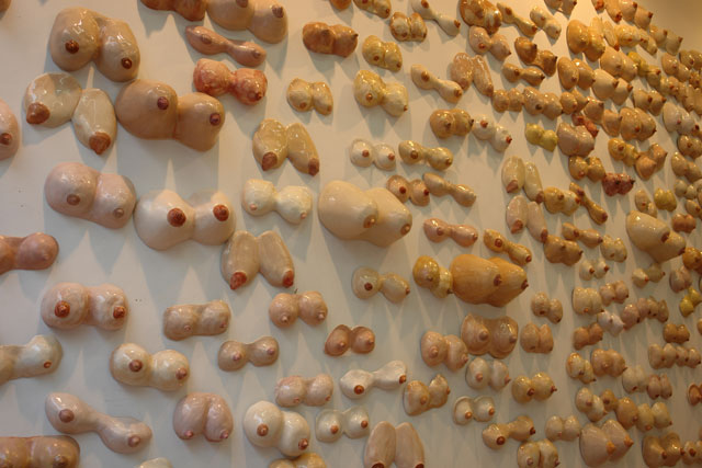 Ardan Özmenoğlu. A Dream of a Man, 2009. Ceramic, dimensions variable. Photograph courtesy of the artist.