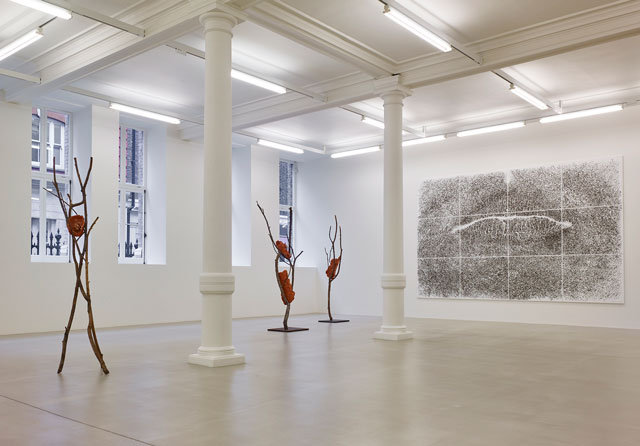 Left: Giuseppe Penone, Three works from Terra su terra, 2014-15. Bronze, terracotta, dimensions variable. Wall: Giuseppe Penone, Spine d’acacia – contatto, marzo 2005, 2005. 12 elements; canvas, acrylic, sand and acacia thorns, 300 x 480 cm. Courtesy of Marian Goodman Gallery.