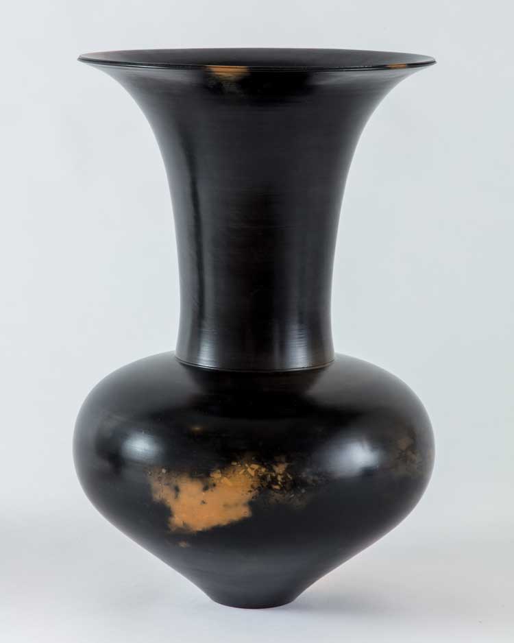 Magdalene Odundo. Untitled Vessel, Symmetrical Series, 2020. Ceramics, terracotta, 46.5 x 30 x 30 cm (18 1/4 x 11 3/4 x 11 3/4 in). © Magdalene A.N. Odundo. Courtesy the artist and Thomas Dane Gallery. Photo: Richard Ivey.
